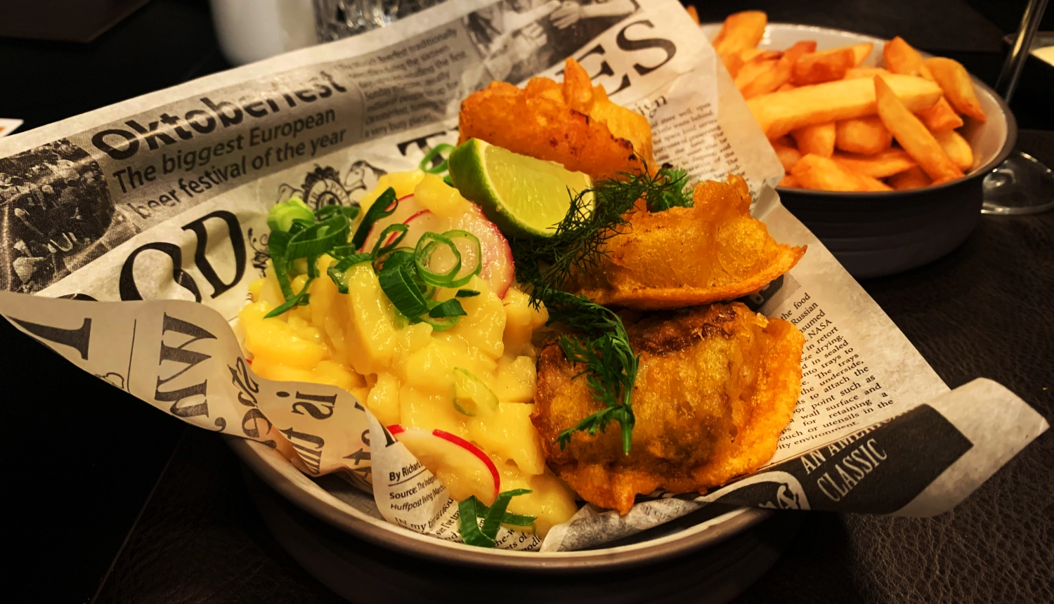 Taparazzi-Restaurant, Pommes mit Beilagensalat